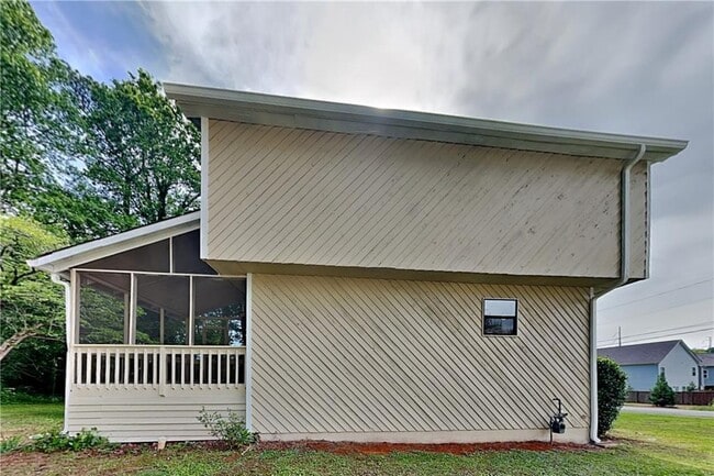 Building Photo - 3951 Kensington Dr