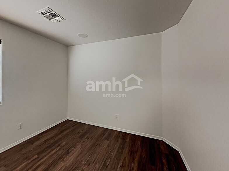 Building Photo - 7508 S 37th Ln