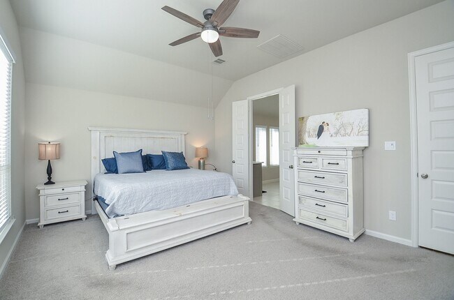 Building Photo - 30247 Gold Finch Pl