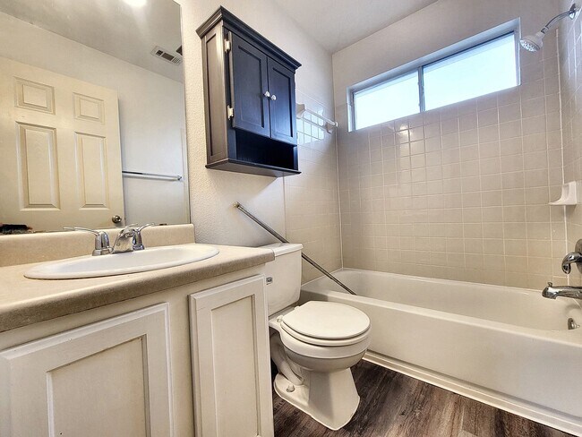 Building Photo - Inviting 3BR/2.5BA with Spacious Bedrooms & Great Outdoor Space