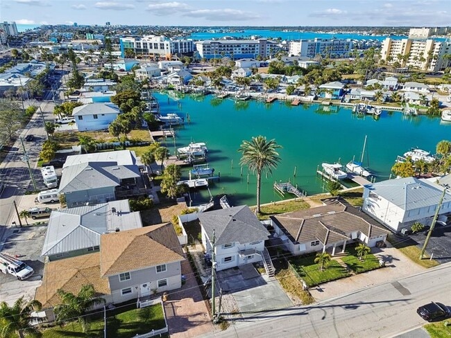 Building Photo - 14919 N Bayshore Dr