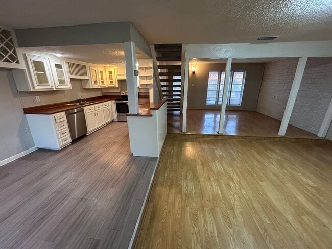 Building Photo - This home is sure to impress any homeowner