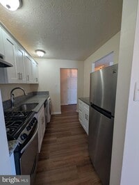 Building Photo - 7105 Donnell Pl