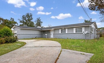 Building Photo - 8015 Jaguar Dr