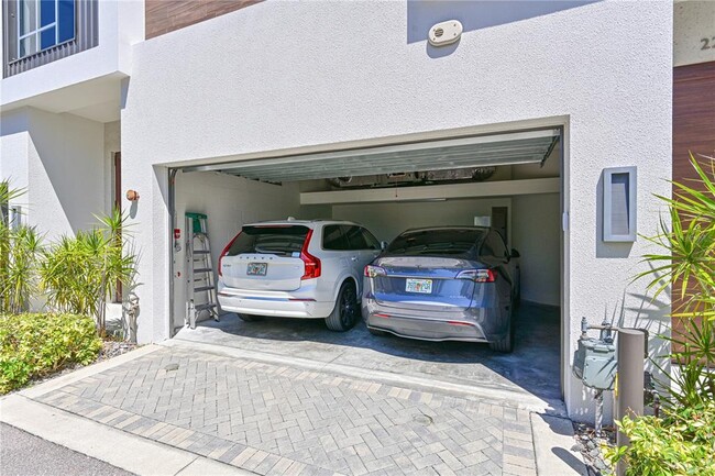 Building Photo - 221 Cosmopolitan Ct