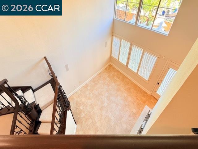 Building Photo - 6220 Lakeview Cir