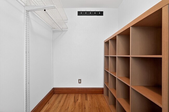 Building Photo - 702 Bloomfield St