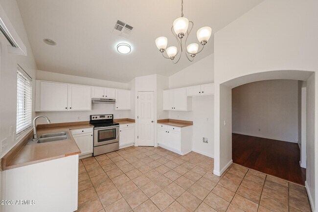 Building Photo - 12811 N Palm St