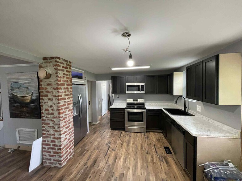 Kitchen/Dinning - Pic 3 - 3801 Seaford Rd
