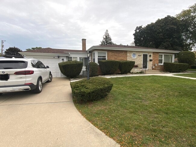 Building Photo - 7737 Park Ave