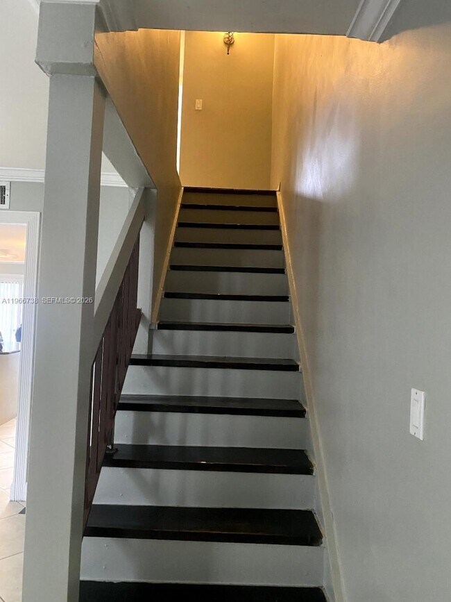 Building Photo - 613 N University Dr