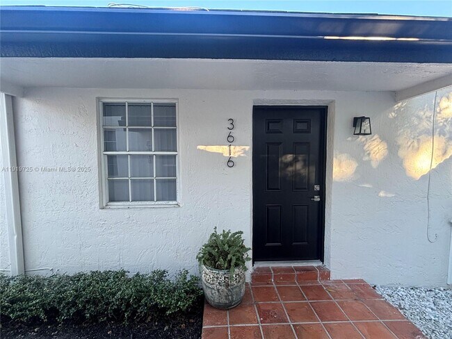 Primary Photo - 3616 SW 17th St