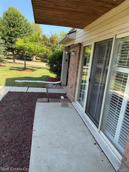 Building Photo - 523 Brookfield Dr
