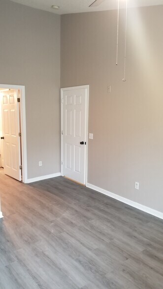 Building Photo - 6584 Swissco Dr