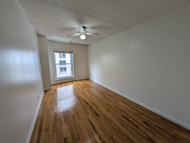 Building Photo - 711 W Gordon Terrace