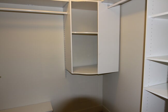 Building Photo - 960 Beau Dr