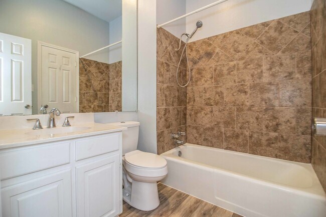 Building Photo - COMING SOON! Recently Renovated 1-Bedroom ...