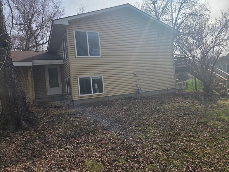 Building Photo - 803 1st Ave NW