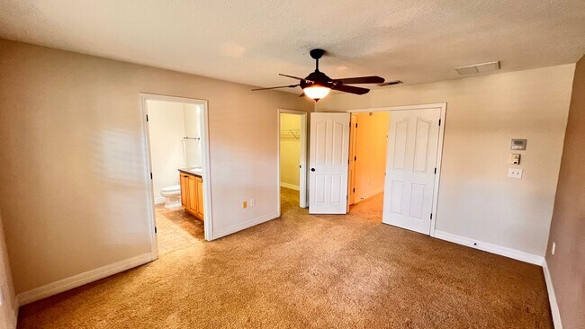 Building Photo - Charming 3-Bedroom Townhome in Oviedo – La...