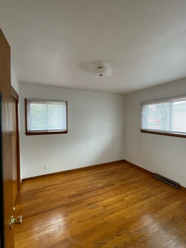 Building Photo - 1006-1006 N Sumac Dr