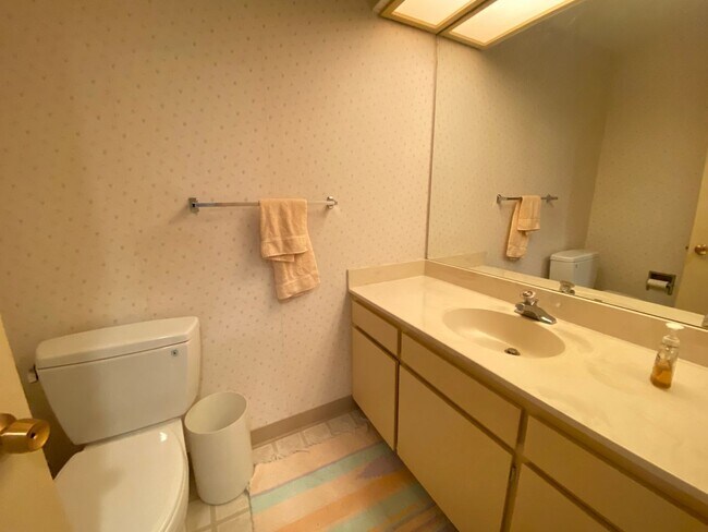 Building Photo - 3 Bedroom Condo - Walk to Burnt Cedar Beach!