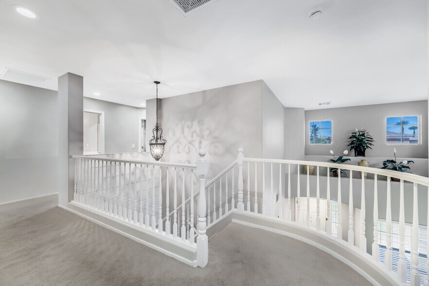 Building Photo - 9921 Canyon Peak Dr