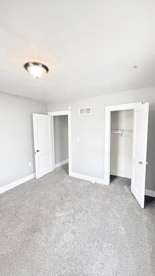 Building Photo - 2114 S Scott Ave