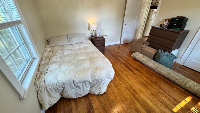 Building Photo - 31 Safford St