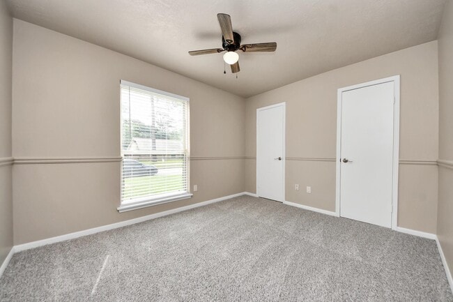 Building Photo - 23223 Canyon Lake Dr