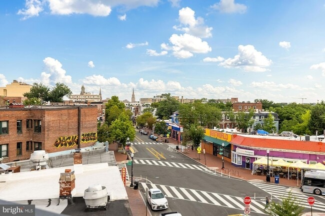 Building Photo - 3215 Mt Pleasant St NW