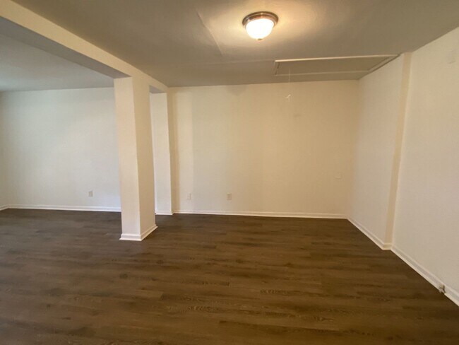 Building Photo - 5523 Avenue O 1/2
