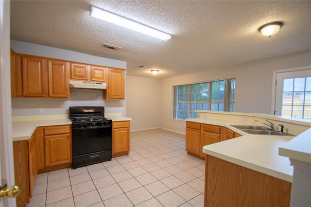 Building Photo - 2404 Whispering Creek Dr