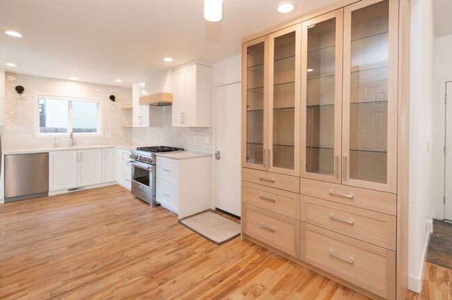 Building Photo - Quintessential Bend Living - 3 Bed | 2 Bat...