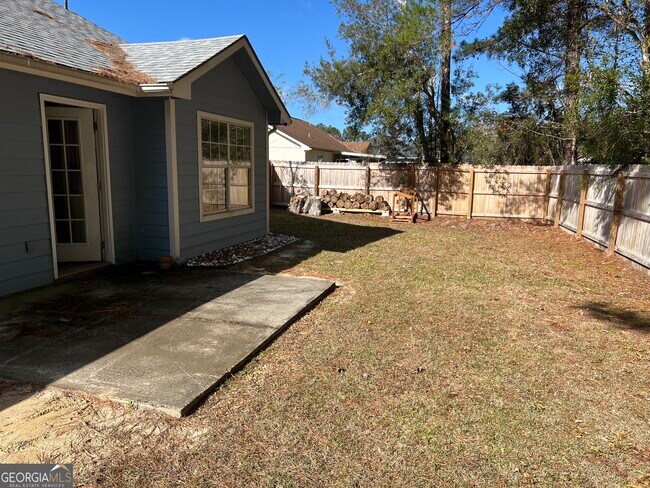 Building Photo - 102 Huntington Dr