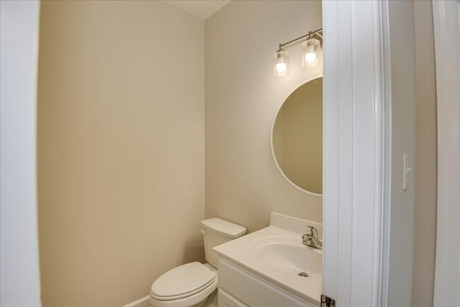 Building Photo - 614 Ventana Dr