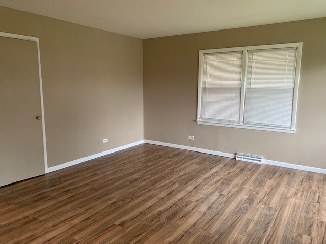 Building Photo - 6th