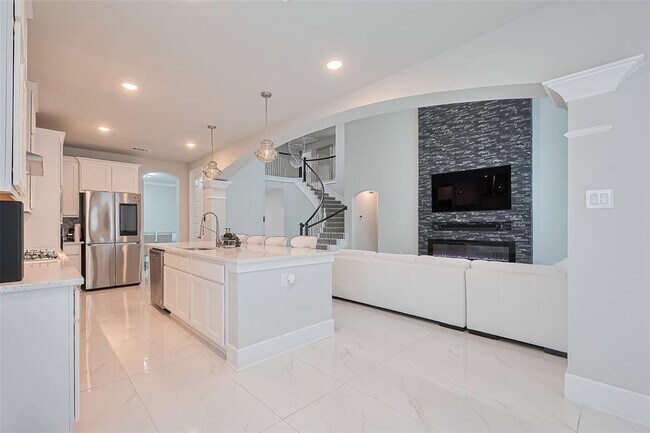 Building Photo - 12115 Ballshire Pines Dr