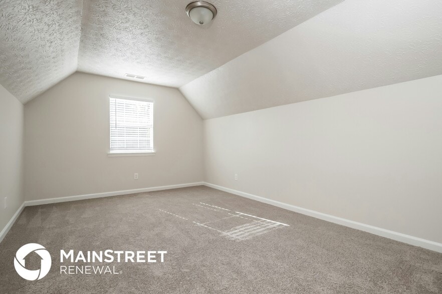 Building Photo - 242 Fairview Point