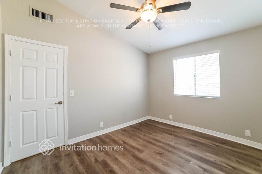 Building Photo - 11223 N 60th Dr