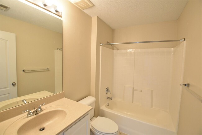 Building Photo - SPACIOUS 2 bed 2 bath Hunters Creek CONDO ...