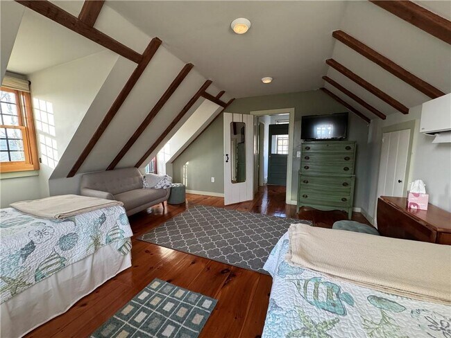 Building Photo - 9 Thames St