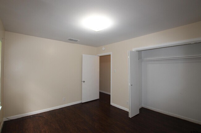 Building Photo - 420 E Hudson St