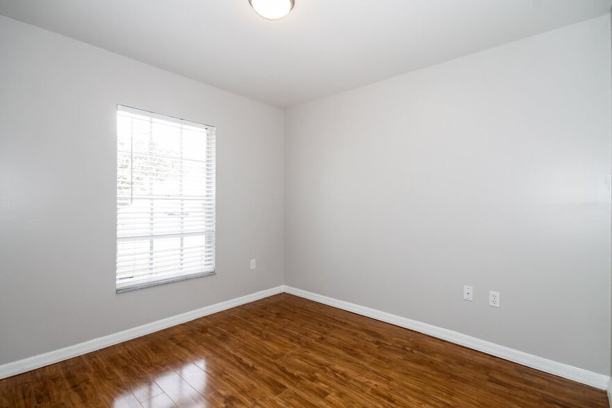 Building Photo - 1032 Malletwood Dr