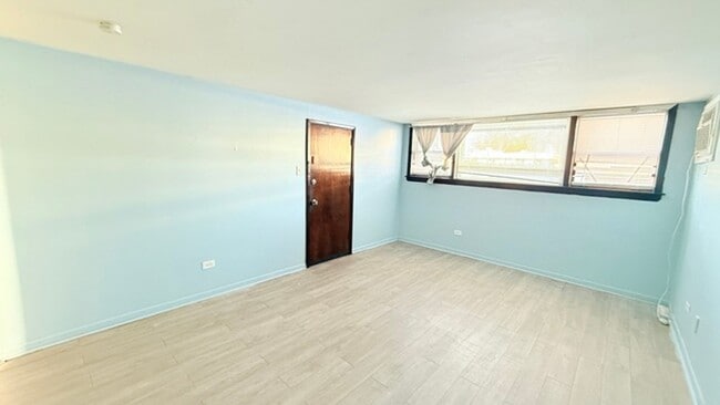 Building Photo - 15020 Woodlawn Ave