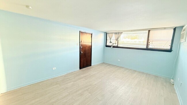Building Photo - 15020 Woodlawn Ave E
