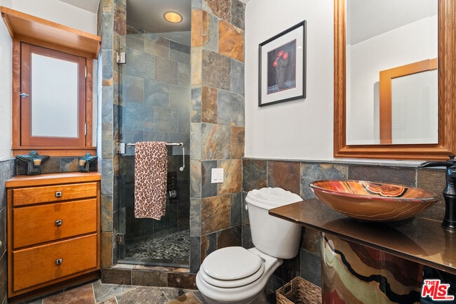 Building Photo - 545 Norwich Dr