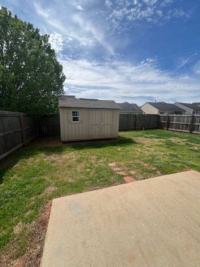 Building Photo - Enjoy this Open Floorplan includes 3 BD-2.5 BA - Master On Main - A Huge Loft/Bonus. Community Po...