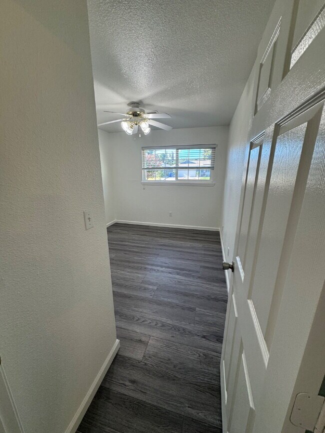 Building Photo - 4bd 2 Bedroom home with solar- huge back yard- $2,000 for the first 6 months lease will revert to...