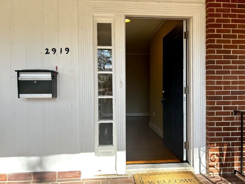 Front Door 1 - 2919 Henry St