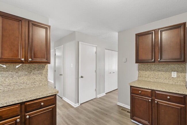 Building Photo - 10577 Thrasher Rd
